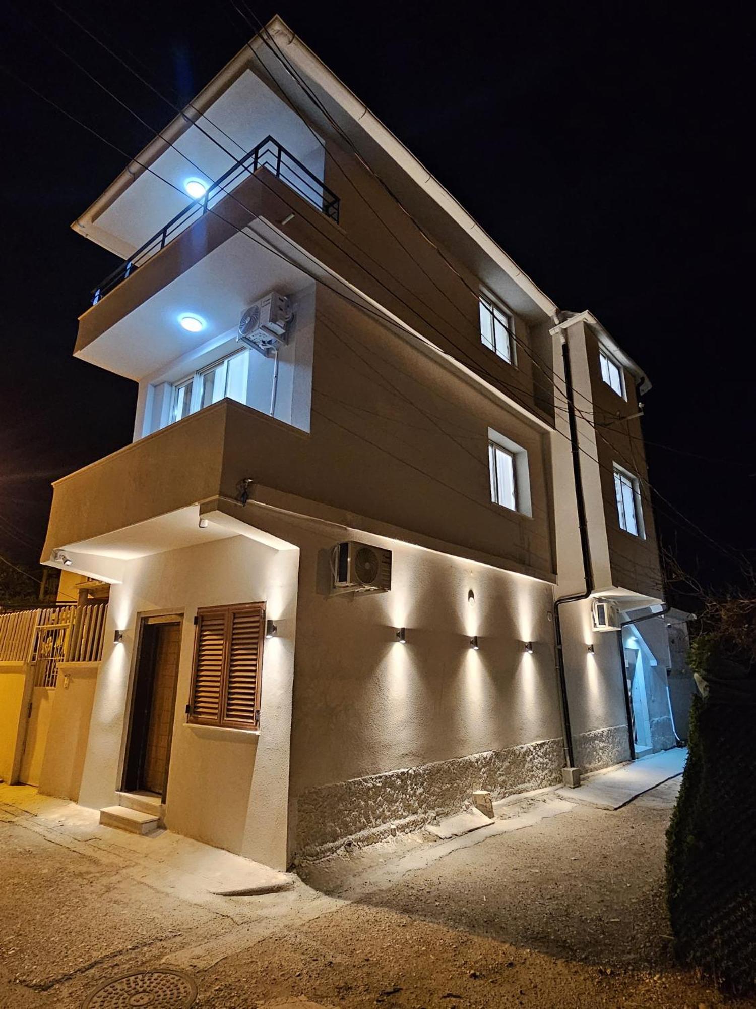 Deon Pensión Vlorë